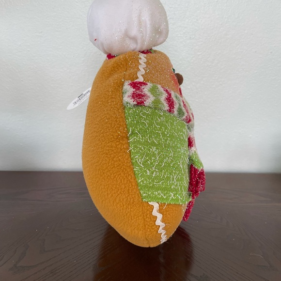 Beautiful Gingerbread round pillow Christmas Ornament - Picture 4 of 9